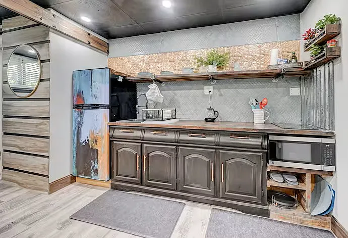 835 E Platte Ave #4 — Photo 8