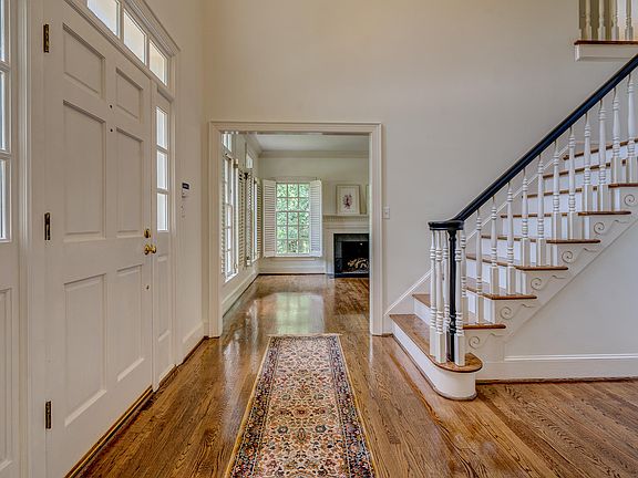 5th image of 616 Kensington Ct SE