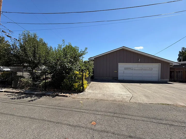 550 Carlson Dr — Photo 37