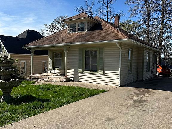2nd image of 932 Sheffield St