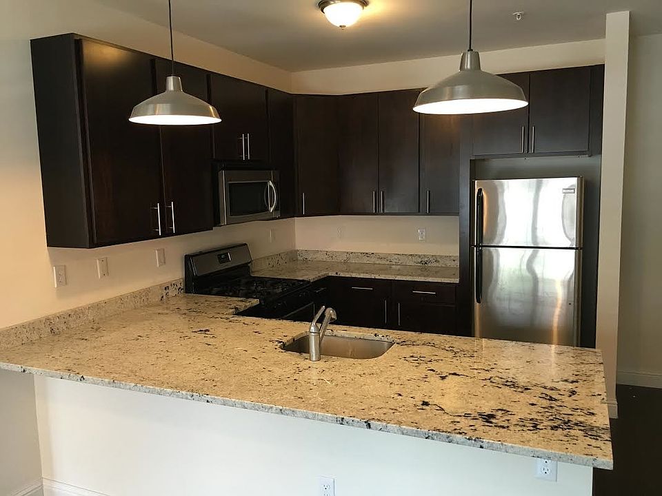 Huge kitchen with new appliances