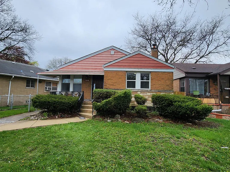 7916 S Saint Louis Ave — Photo 2