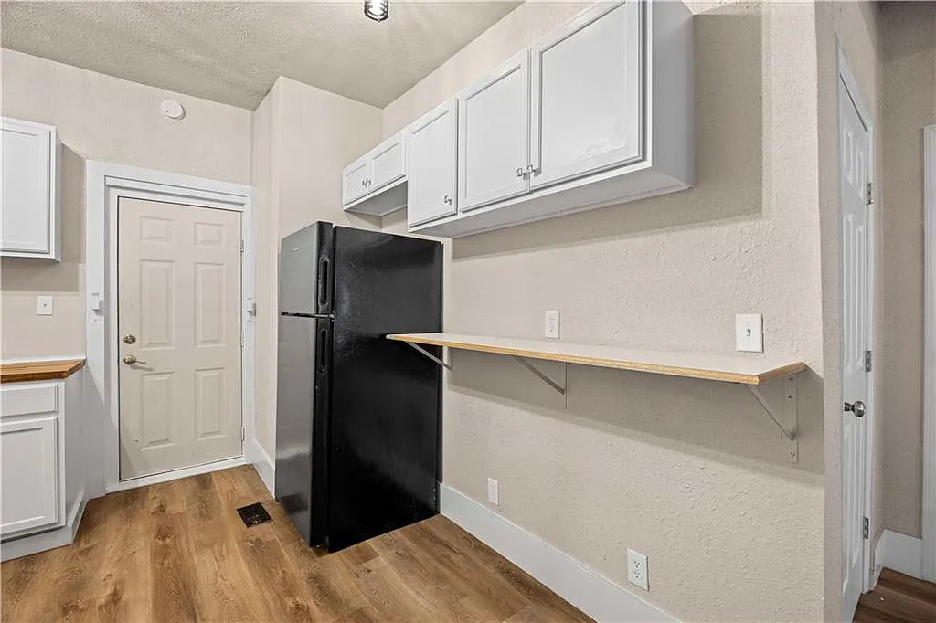Darling 3 Bed 1.5 Bath Bungalow For Rent - Section 8, Hud-Vash Welcome — Photo 4