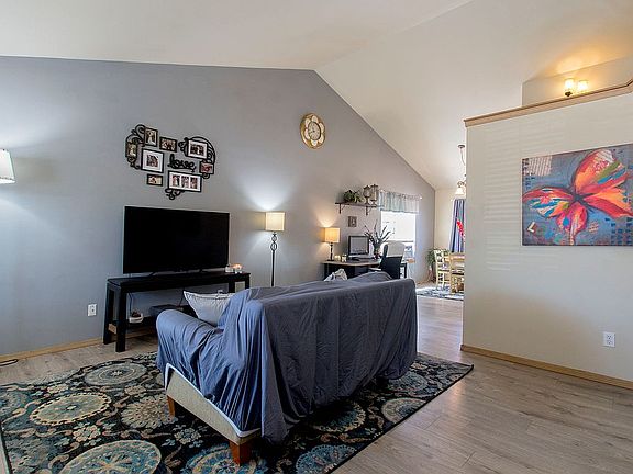 5th image of 9129 Mountain Sunrise St SE