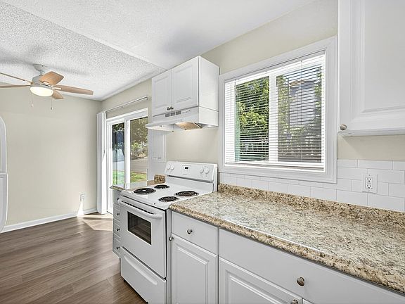 2nd image of 230 Lincoln St