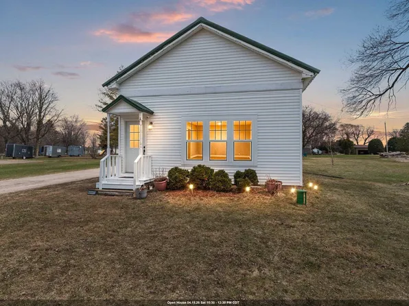 N9003 Lakeshore Dr, Van Dyne, WI 54979