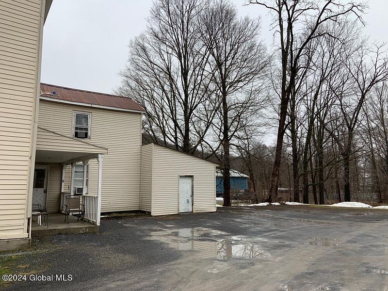 4th image of 108 Holmes Street