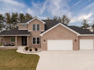 2102 Pawnee Trl, Columbus, IN 47203