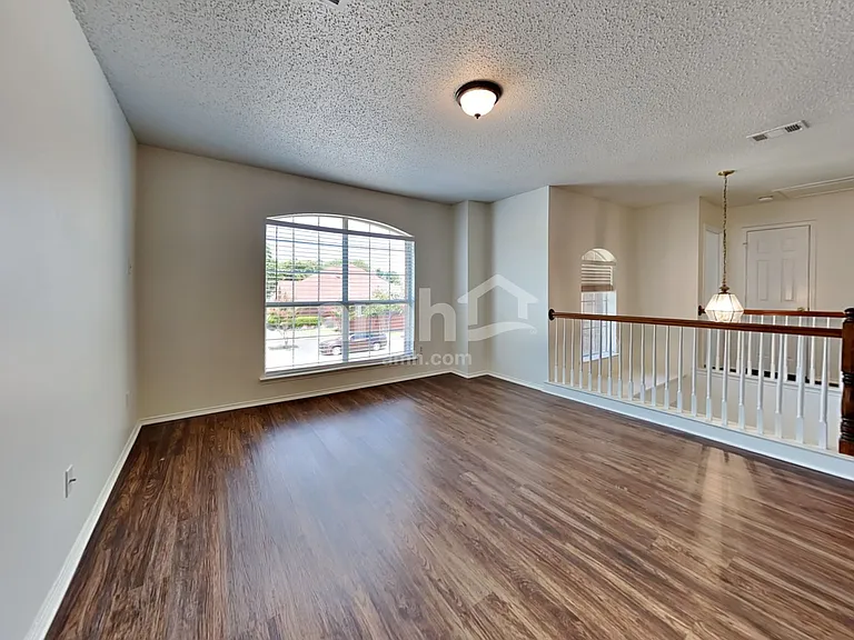1311 Calvert Dr — Photo 10