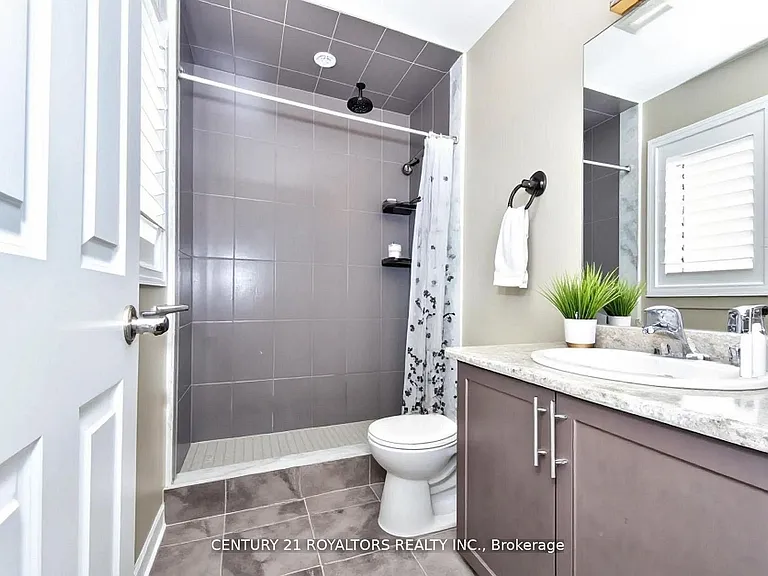 386 Thompson St — Photo 20