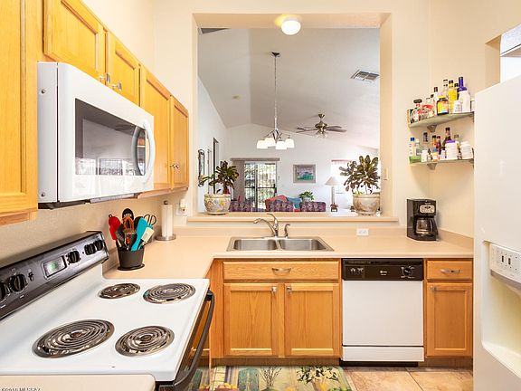 5th image of 1661 E Saint Apollonia St