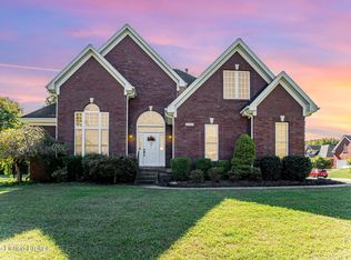 13315 Oak Forest Ct, Louisville, KY 40245