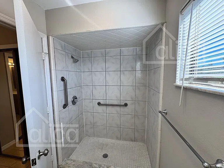 1147 Manitoba St — Photo 5