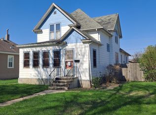313 8th St N, Wahpeton, ND 58075