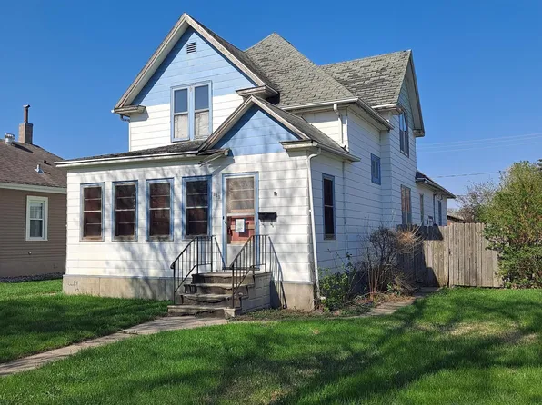 313 8th St N, Wahpeton, ND 58075