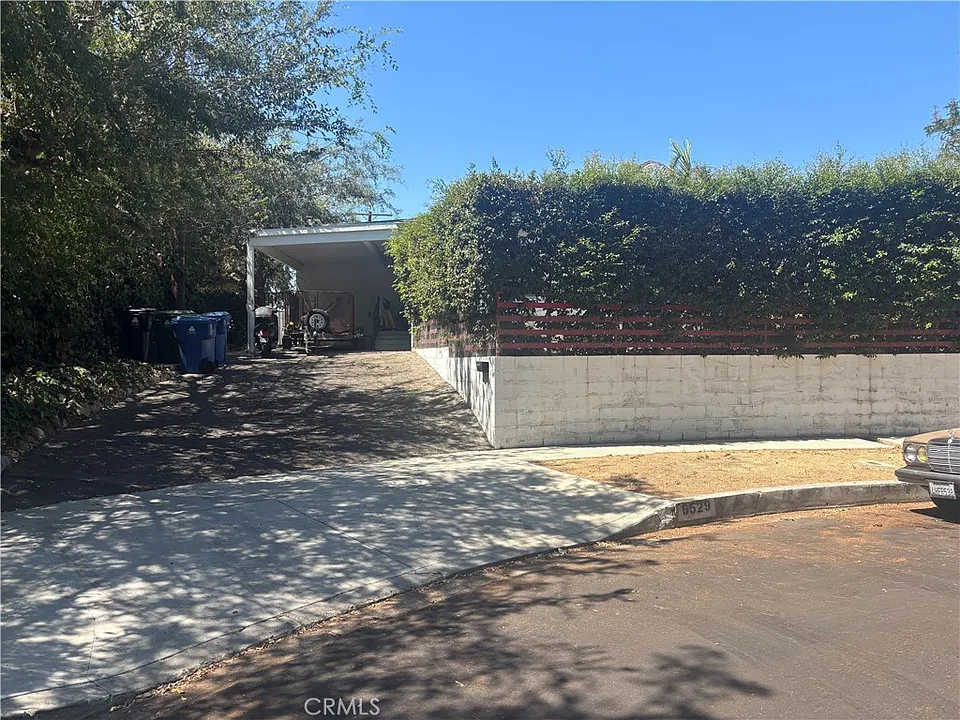 6529 Aura Ave
