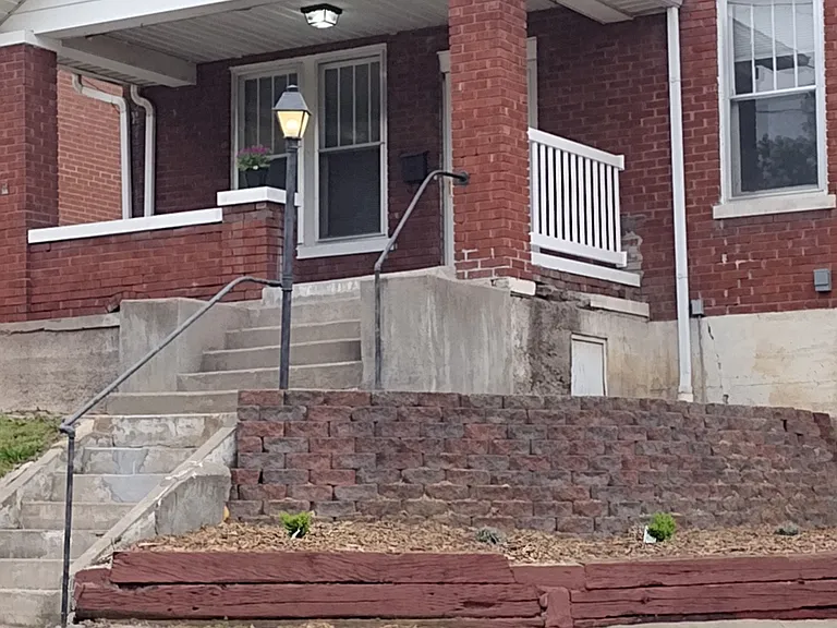 209 Manila St — Photo 6