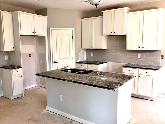4th image of 153 Aplomado Ln W