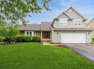 1161 Ardmore Dr, Naperville, IL 60540