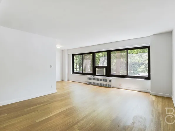 33-68 21st Street #2D, Astoria, NY 11106