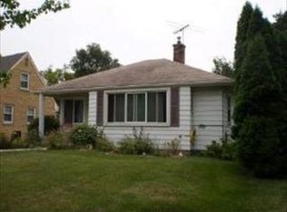 2135 McArthur Dr, Glenview, IL