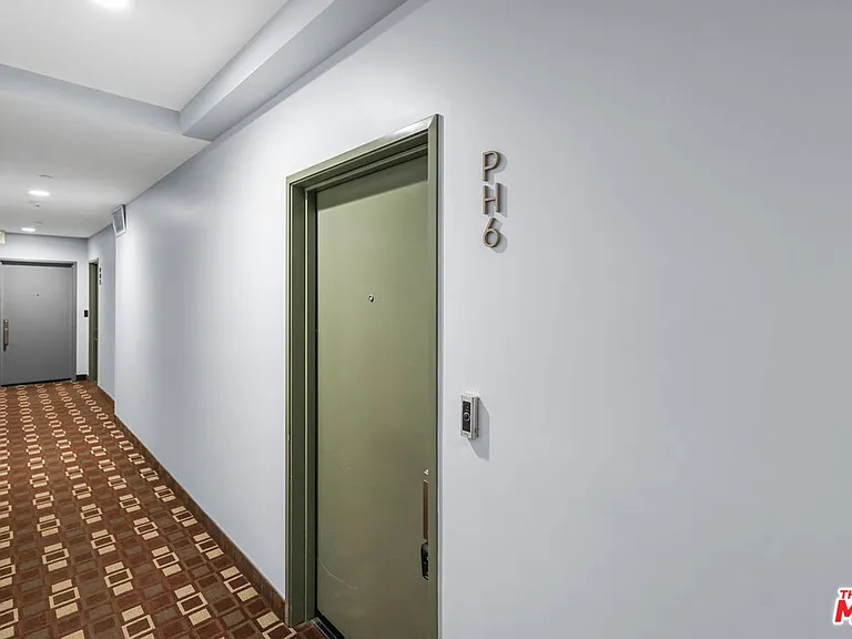 7133 Hawthorn Ave #Penthouse 6 — Photo 33