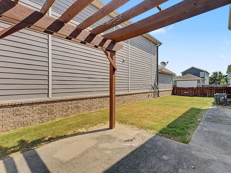 592 N Longfellow Ln — Photo 21