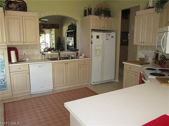4th image of 14581 Daffodil Dr APT 2105