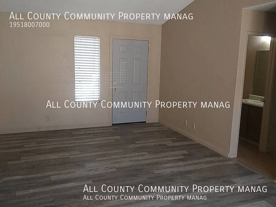 2 Bed, 1.5 Bath Apartment in Twentynine Palms! — Photo 3