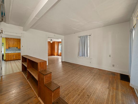 3rd image of 116 W Union St