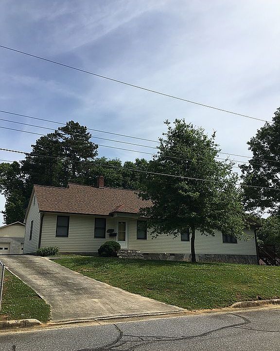 1st image of 512 Garrou Ave SE