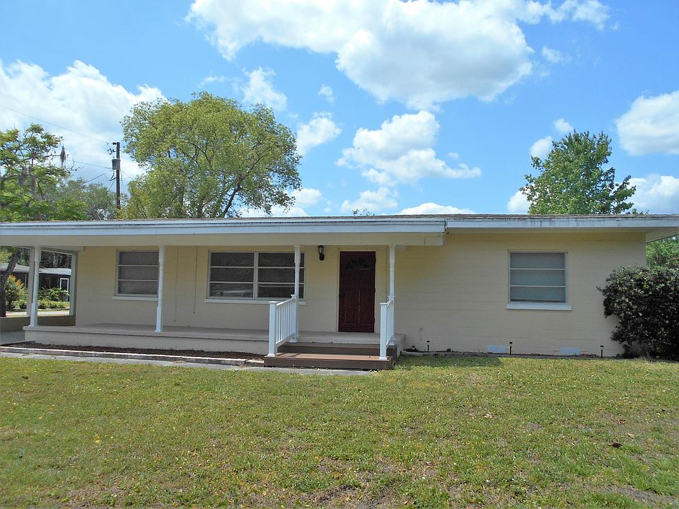 Cozy 2 BR PLUS DEN located on quiet street with no through traffic (cul-de-sac). CARPORT ENTRY TO KITCHEN.