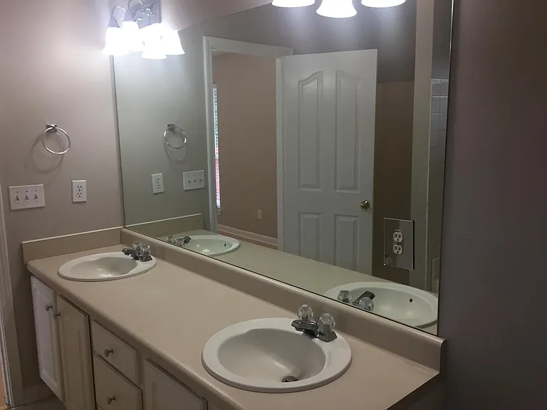 557 Ransom Way — Photo 3