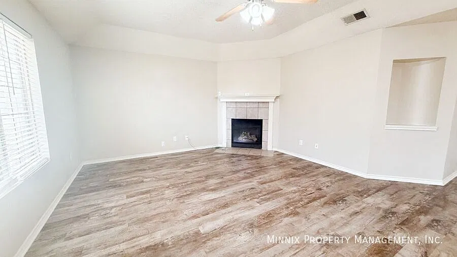 Cooper ISD |Lubbock, TX | 3 Bed 2 Bath Apartment For Rent | 3208 111th Street #B — Photo 4