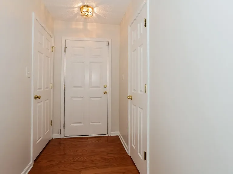 14014 Riding Hill Ave — Photo 2