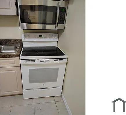 3 bed, 1000 sqft, $1,800 — Photo 3