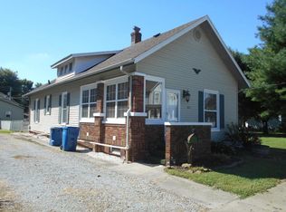 424 E 2nd St, Flora, IL 62839