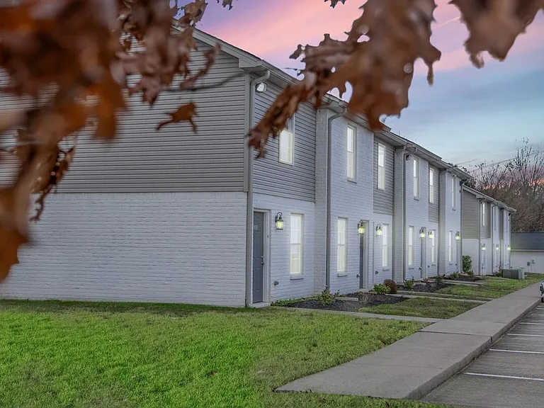 Highland Park Luxury Townhomes — Photo 18