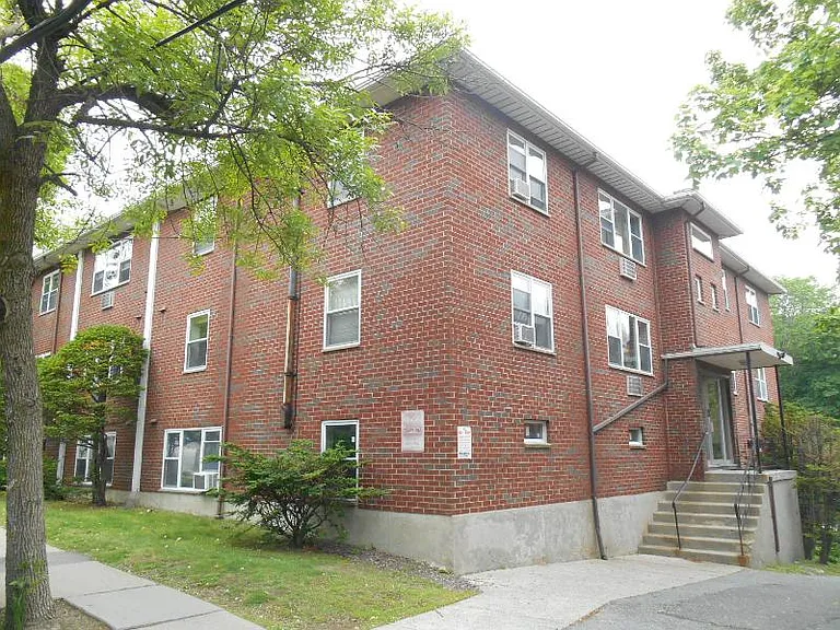 219 Kent St #5 — Photo 5