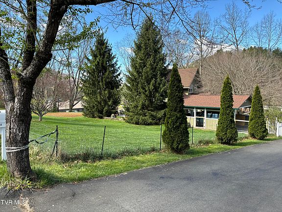 3rd image of 250 E Hillcrest Dr