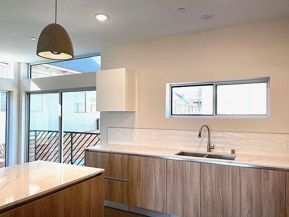 5th image of 612 1/2 Belmont Ave