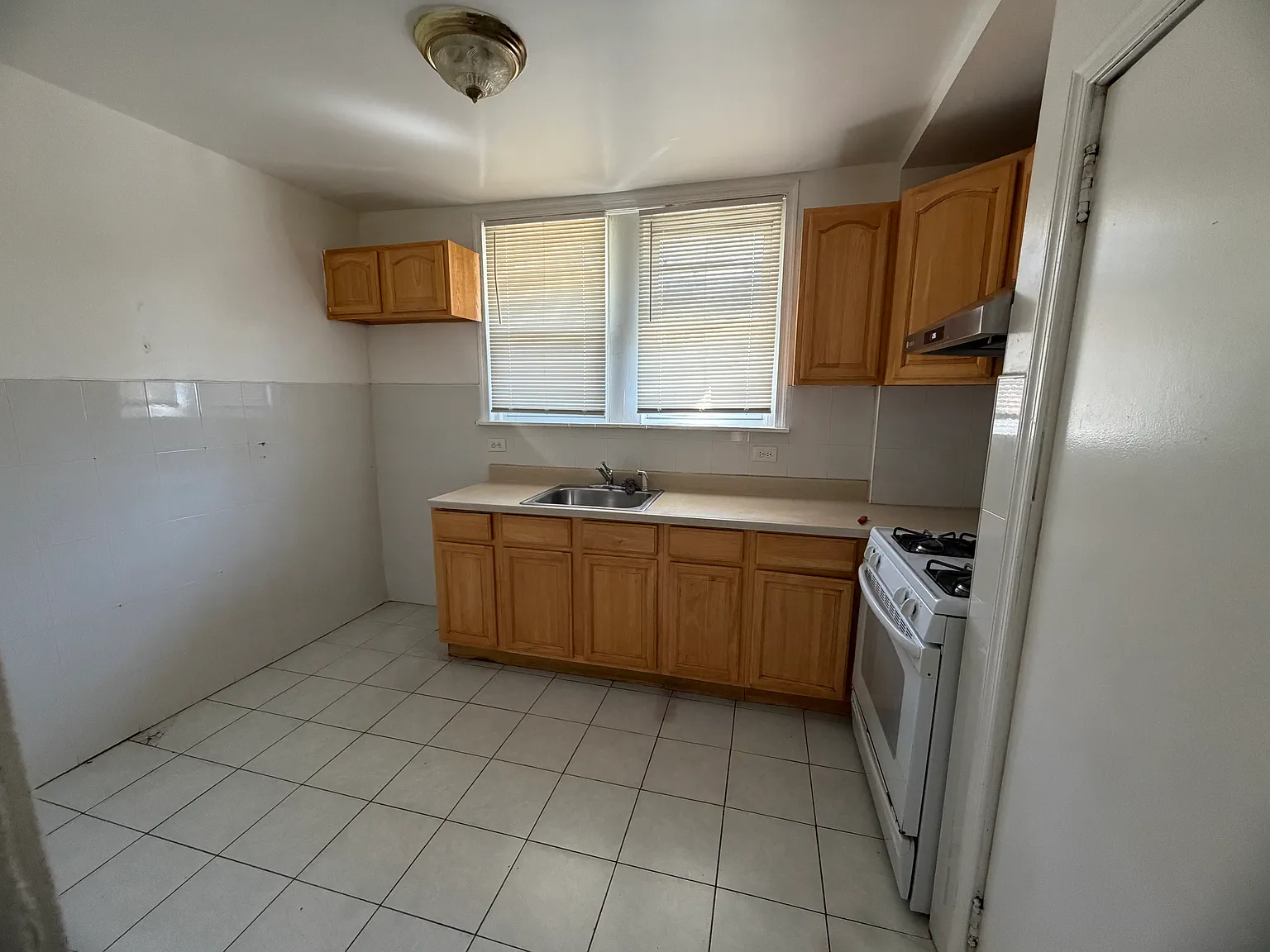 3 bed, 1140 sqft, $1,500 — Photo 4