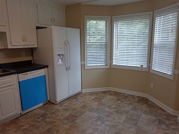 4th image of 9080 Greenwood Way