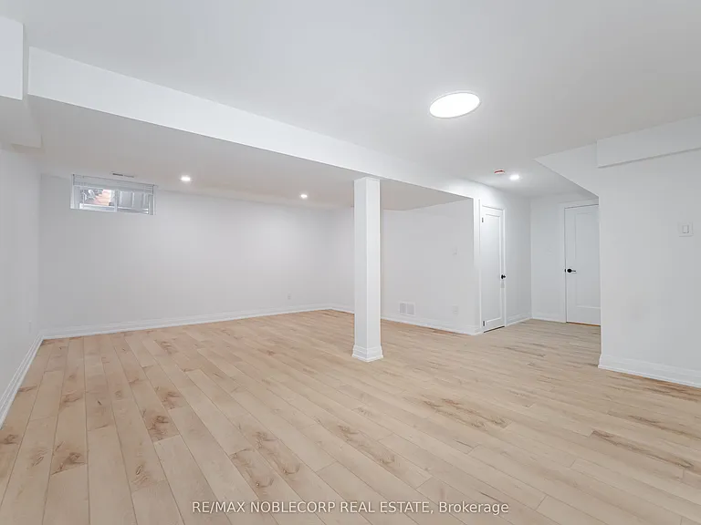 131 Dunstan Cres #LOWER — Photo 8