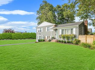 288 Handsome Ave, Sayville, NY 11782