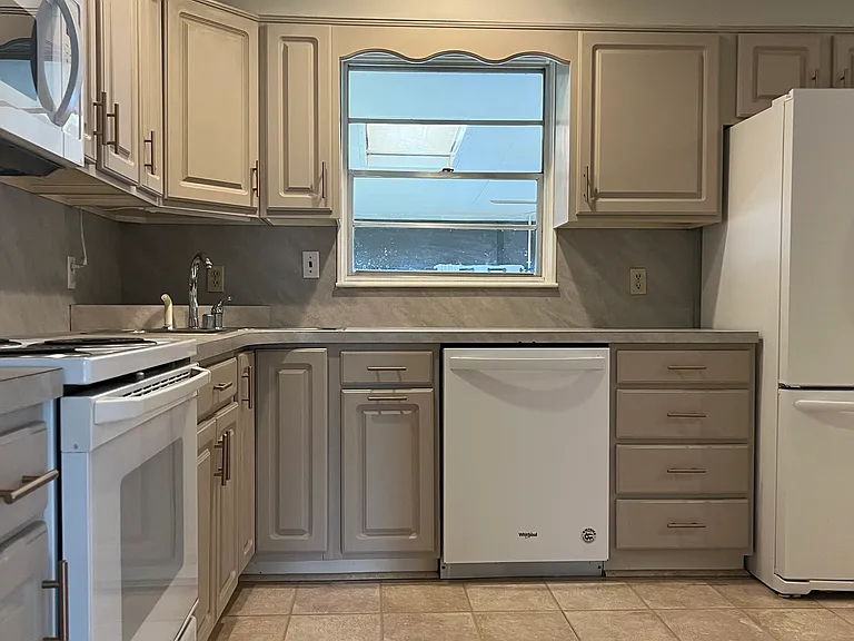 9501 Shanna Dr — Photo 6