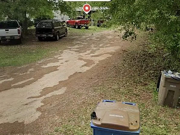 139 Redwood Ln, Atmore, AL 36502