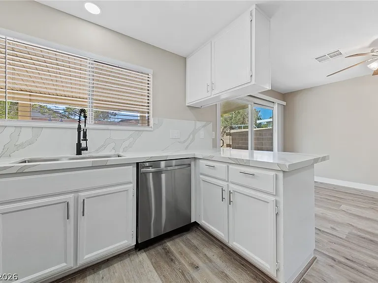 7627 Kalmalii Ave — Photo 14