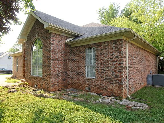 2nd image of 1511 Hollyridge Ct