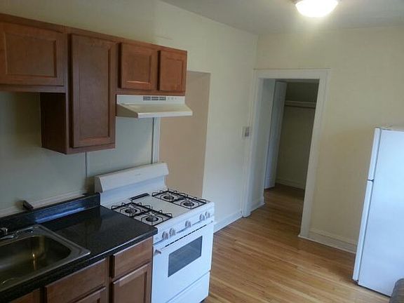 2nd image of 5941 N Paulina St APT 2E